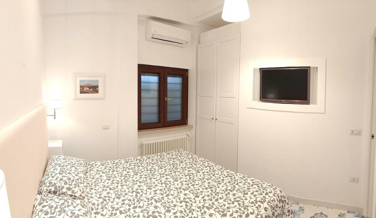 Mini Appartamento Al Chiostro Napoli Exterior foto